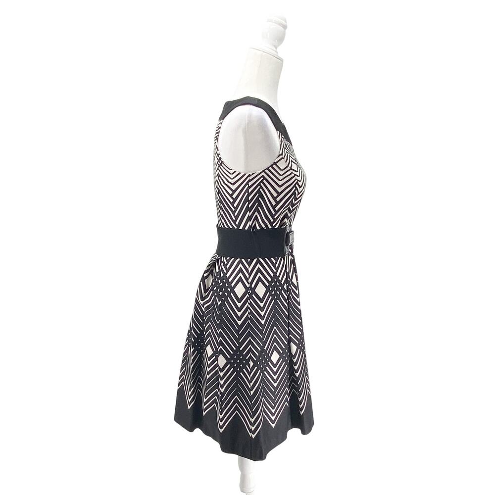 Women WHBM Fit and Flare Dress Size 2 Black White Geometric - Picture 4 of 13